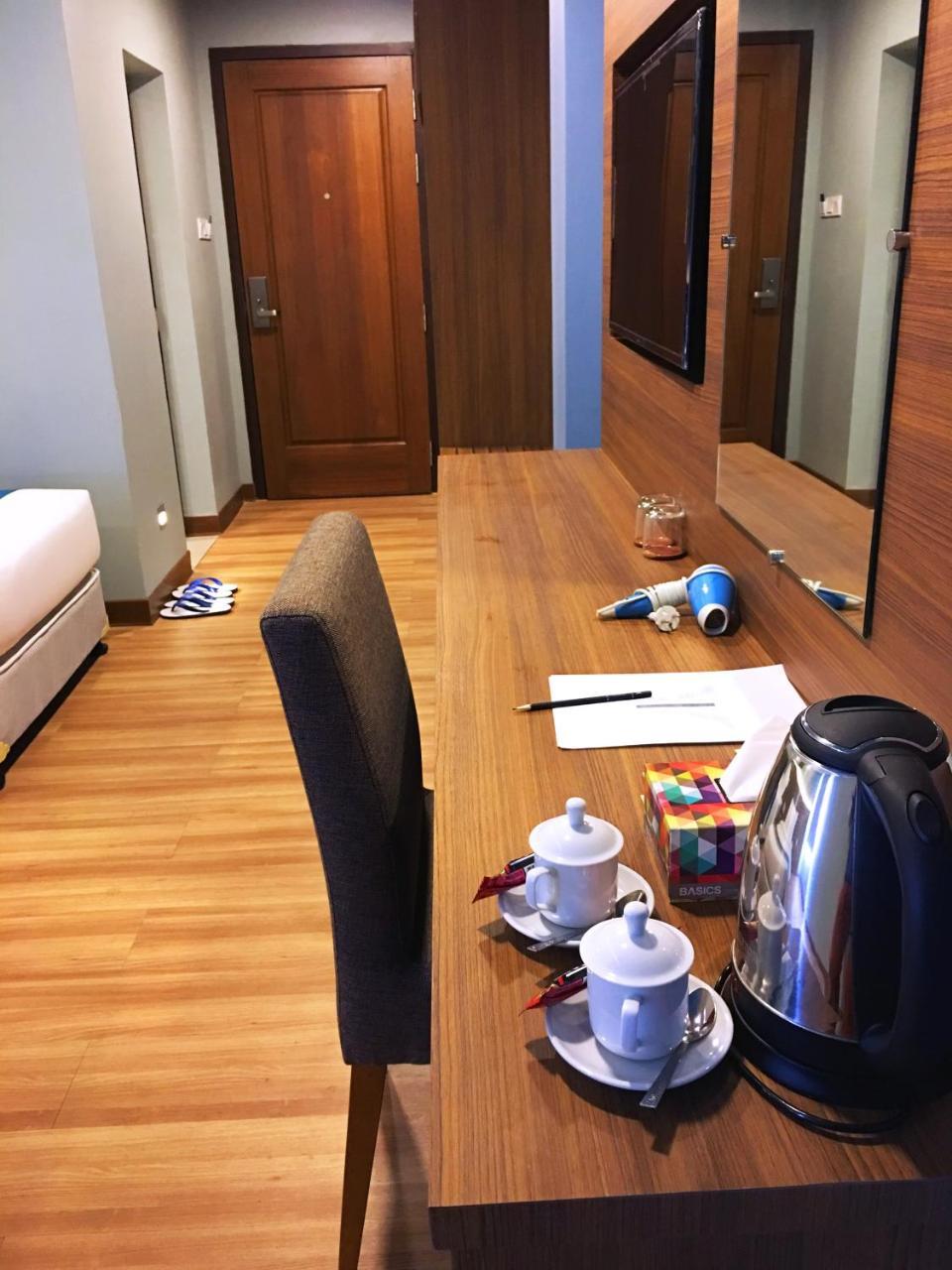 Hotel Azure Γιανγκόν Εξωτερικό φωτογραφία
